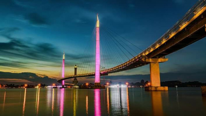 5ab1fb6bd6439-mengintip-pesona-jembatan-gentala-arasy-jambi_665_374